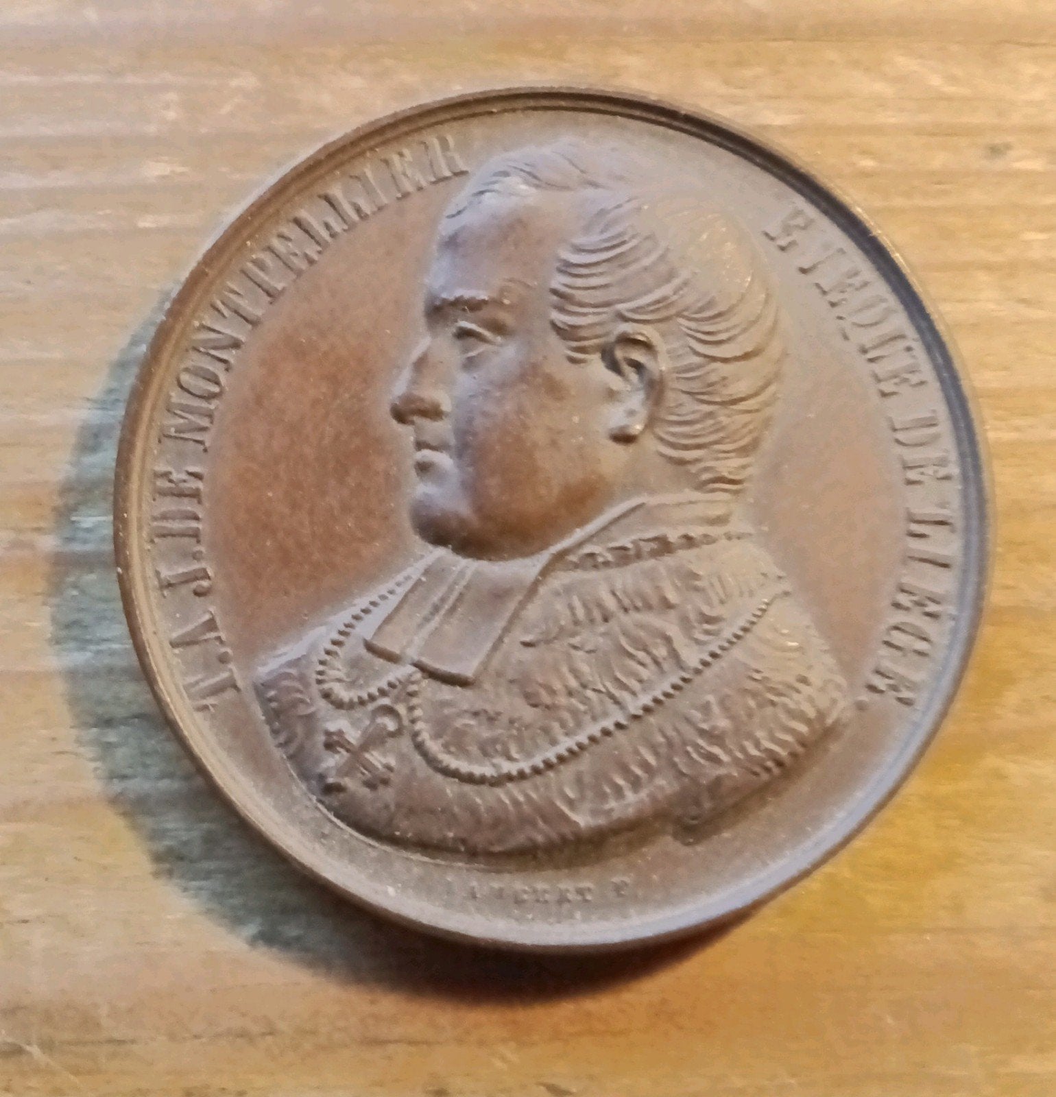 Antieke bronzen penning Bisschop van Luik T de Montpellier, Ophalen of Verzenden, Brons, Buitenland