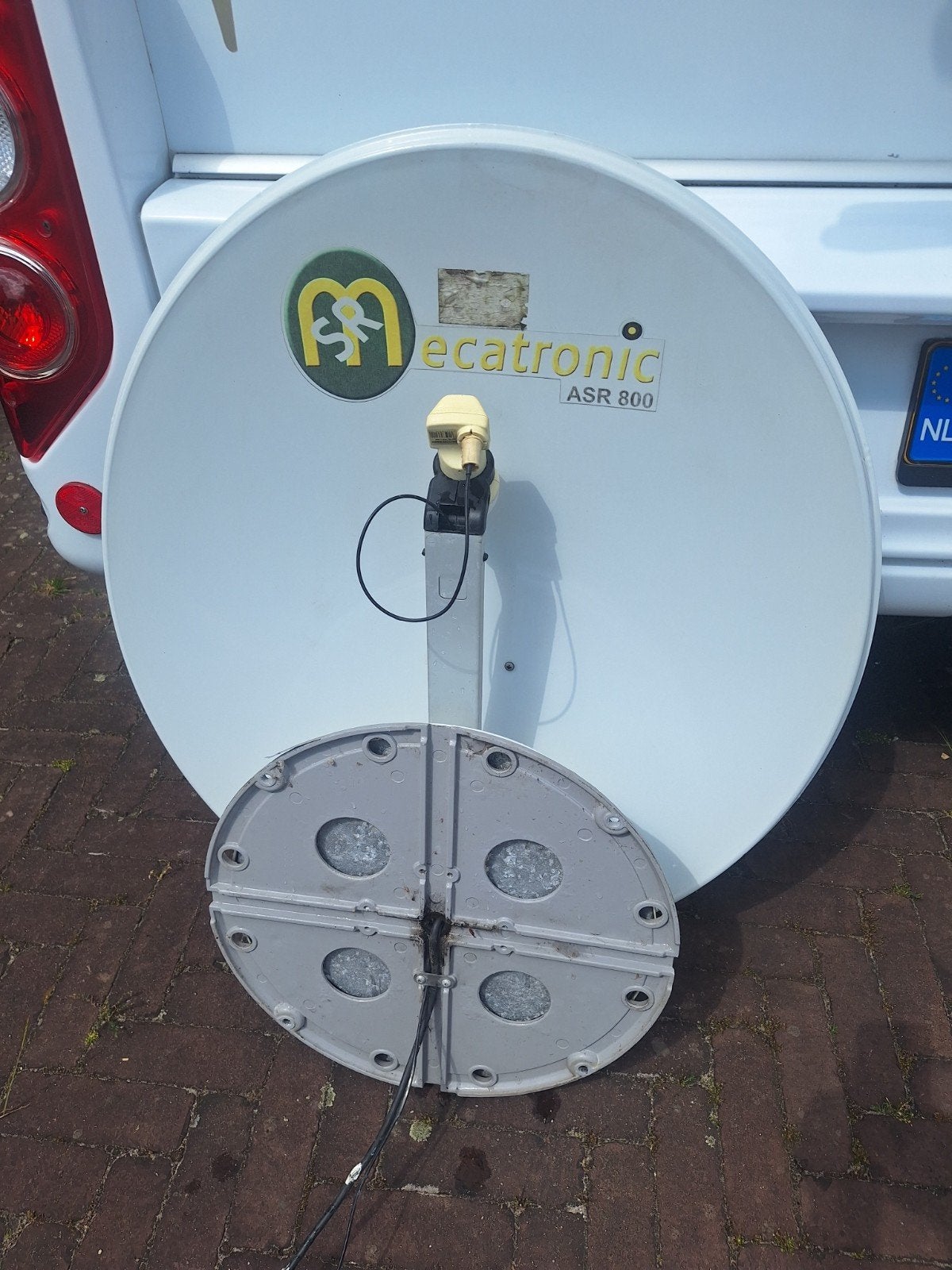 Schotelantenne Mecatronic ASR 800, Ophalen