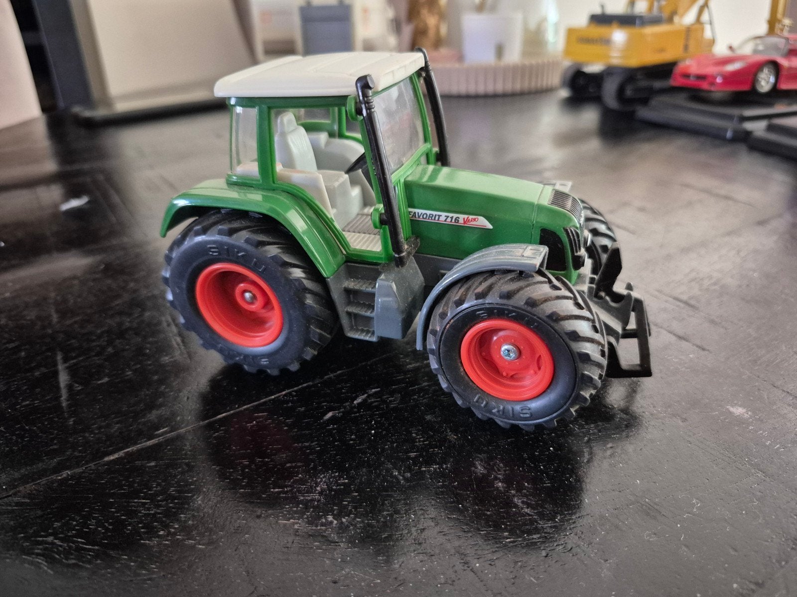 Siku Fendt Favorit 716 Vario Tractor - Schaal 1:32, Ophalen of Verzenden, Gebruikt