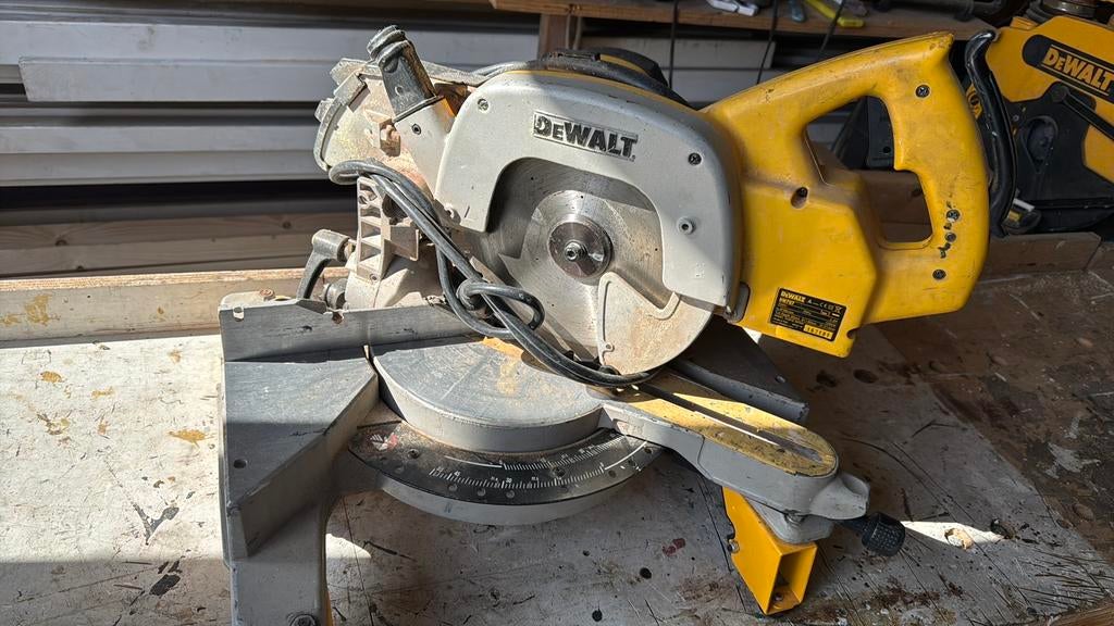 Dewalt afkortzaag dw707, Doe-het-zelf en Verbouw, Gereedschap | Zaagmachines, Ophalen, Gebruikt, 600 tot 1200 watt, Afkortzaag