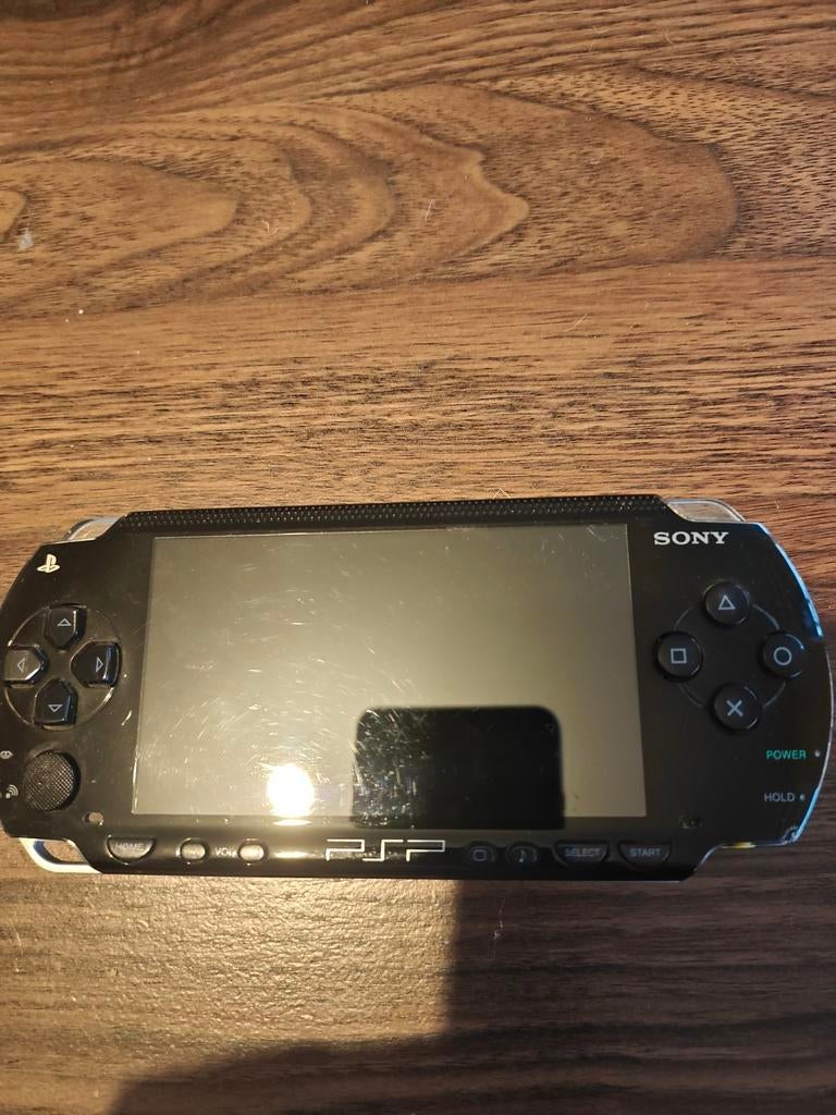 PSP met hoesje en oplaaddraadje, Spelcomputers en Games, Ophalen of Verzenden, PSP