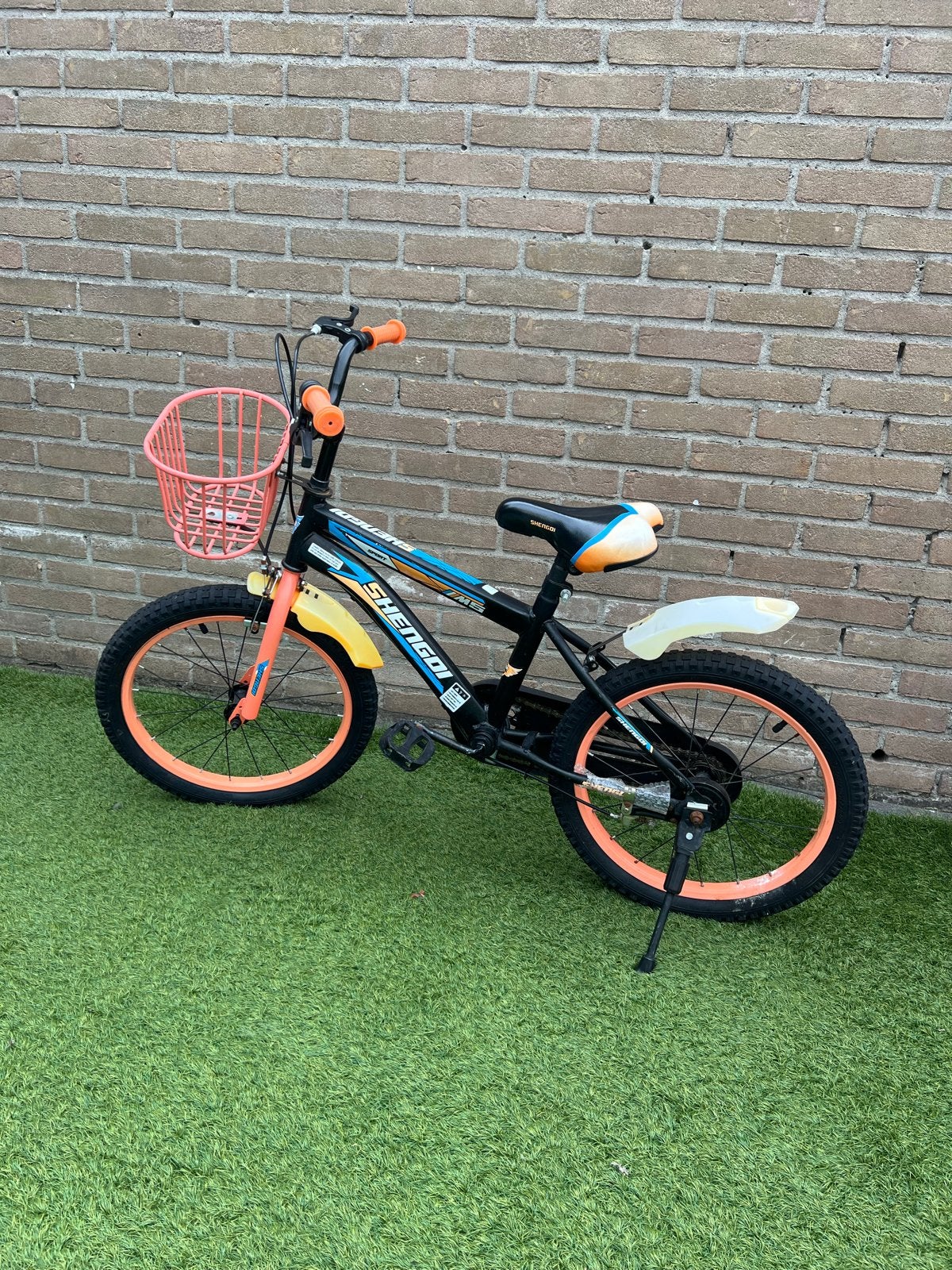 Shengoi Kinderfiets - Zwart/Oranje met Mandje, Ophalen, Gebruikt, Velgrem, 16 tot 20 inch