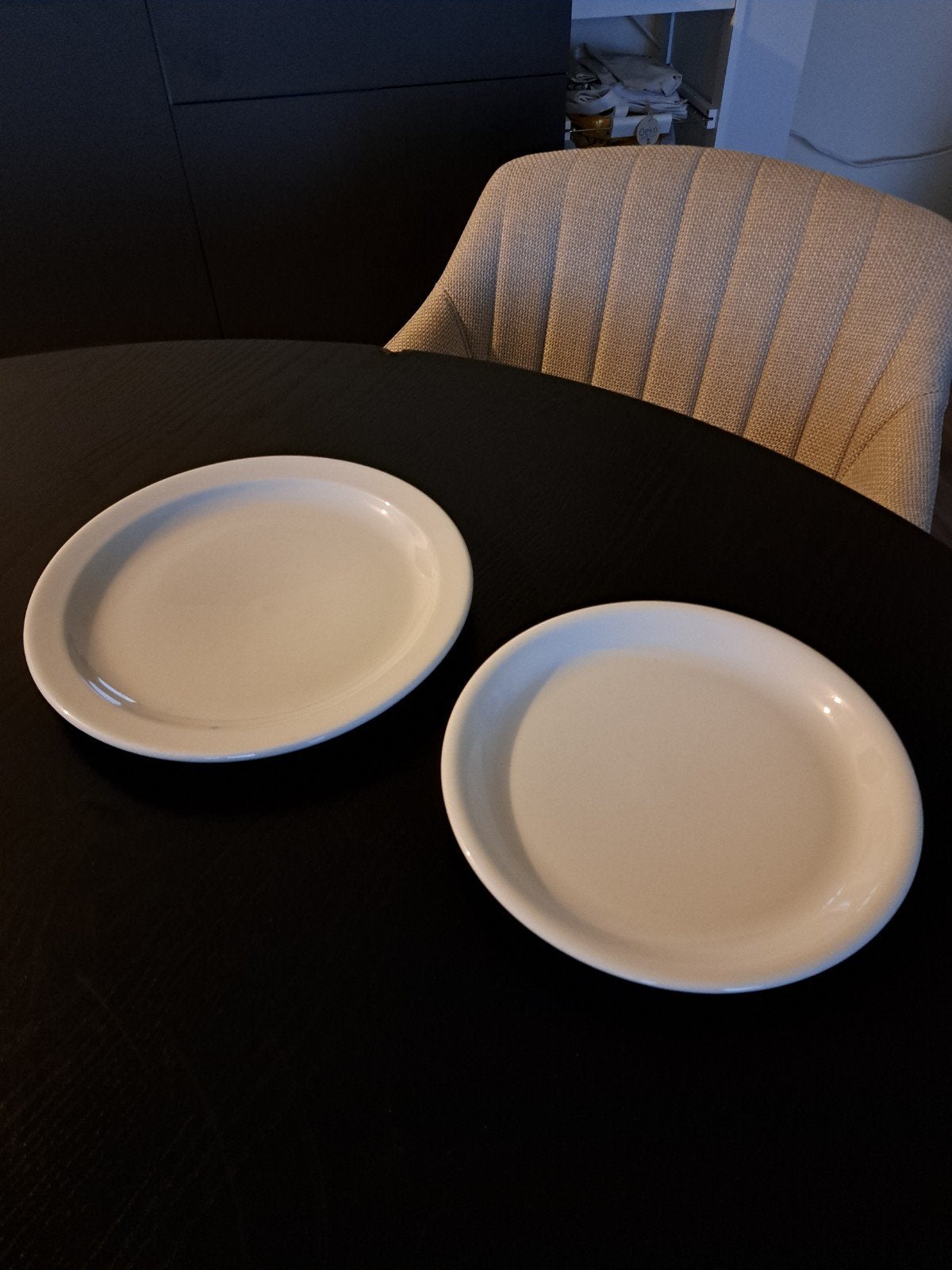 Witte borden set - 25.5cm en 23cm, Huis en Inrichting, Ophalen, Gebruikt, Keramiek, Bord(en)