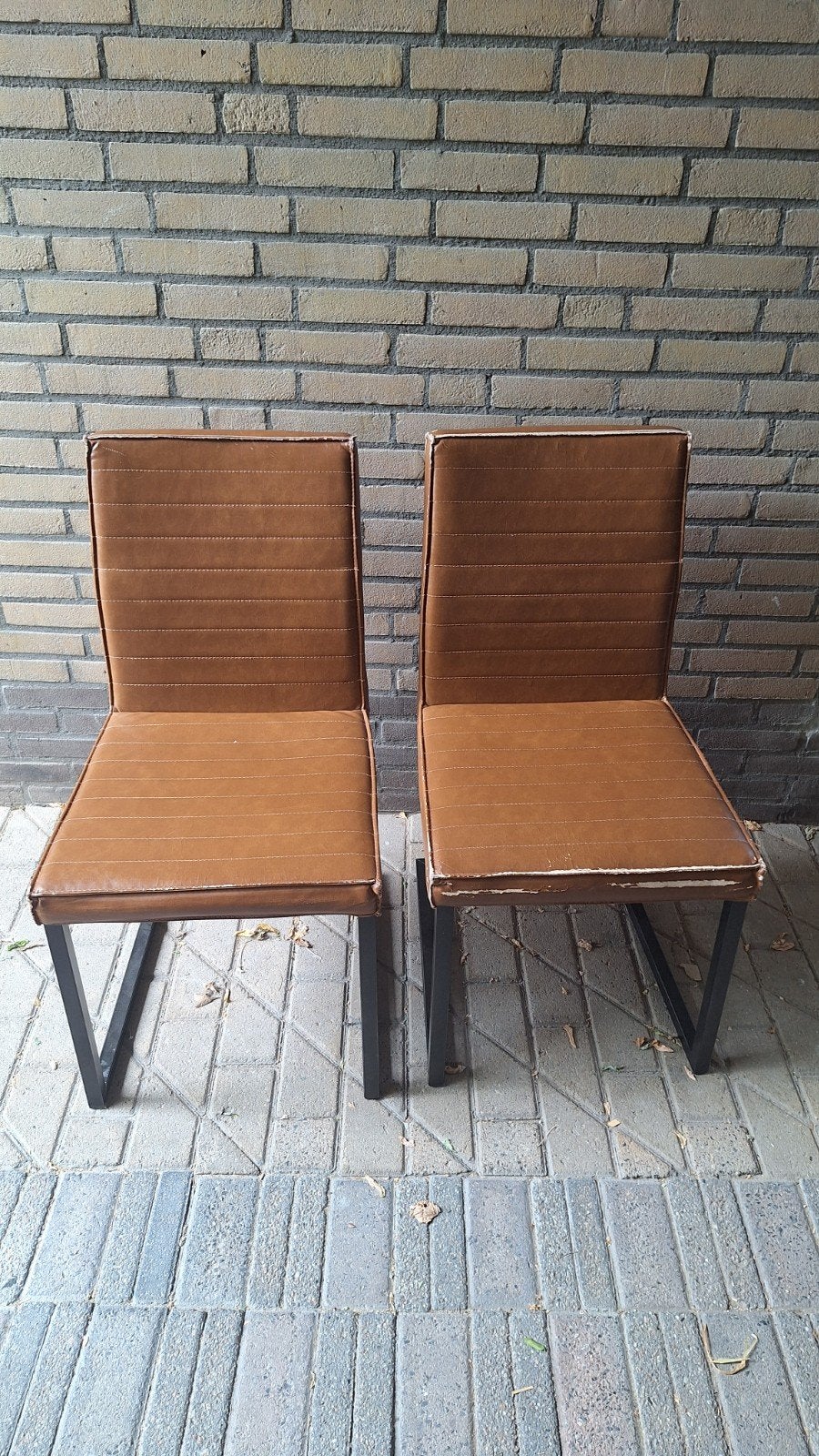 GRATIS 2 EETKAMERSTOELEN, Ophalen, Gebruikt, Bruin, Twee