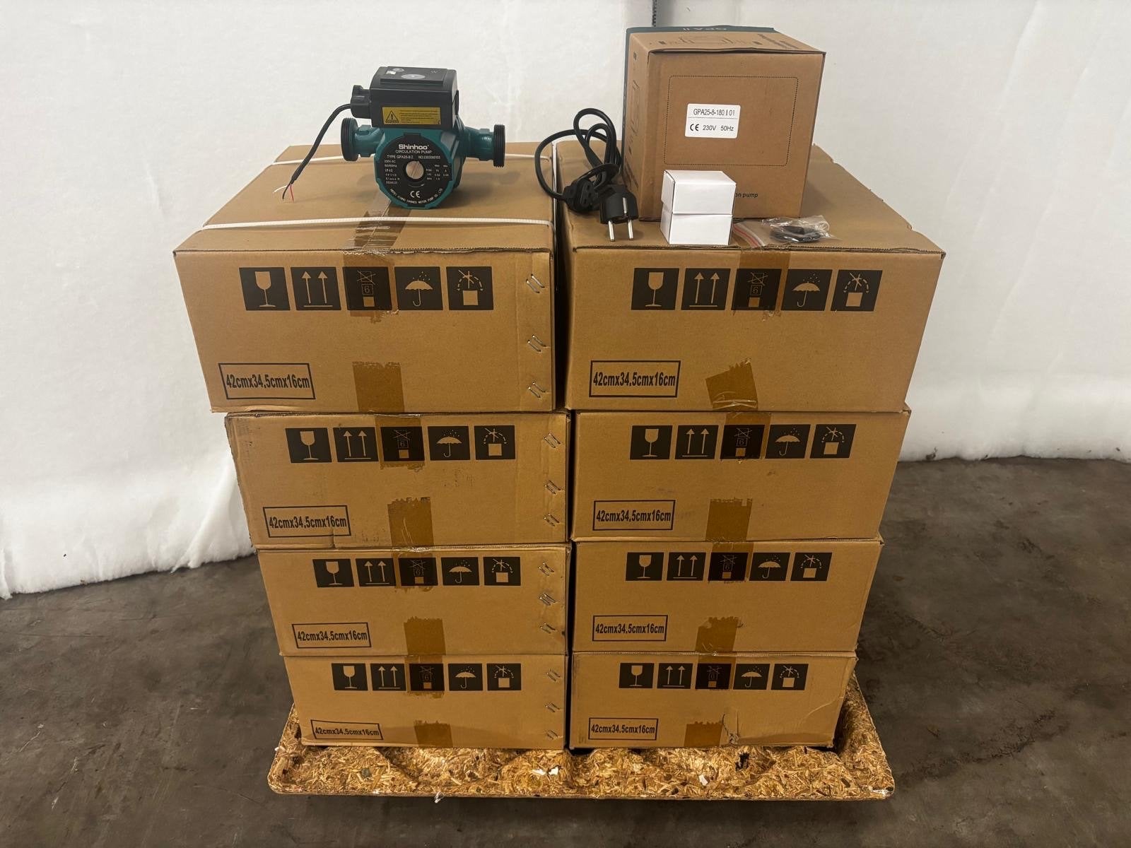 Partij 36x NIEUWE Shinhoo GPA25-8-180 CV circulatiepompen, Ophalen, Minder dan 30 cm, Overige typen, Nieuw