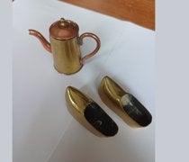 Miniatuur koperen klompjes en koffiepot, Antiek en Kunst, Antiek | Woonaccessoires, Ophalen of Verzenden
