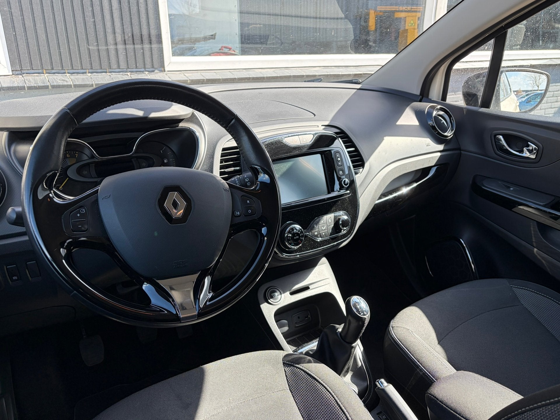 Renault Captur 0.9 TCe Dynamique / Nieuwe Ketting / NAP, Auto's, Voorwielaandrijving, Gebruikt, Origineel Nederlands, 3 cilinders