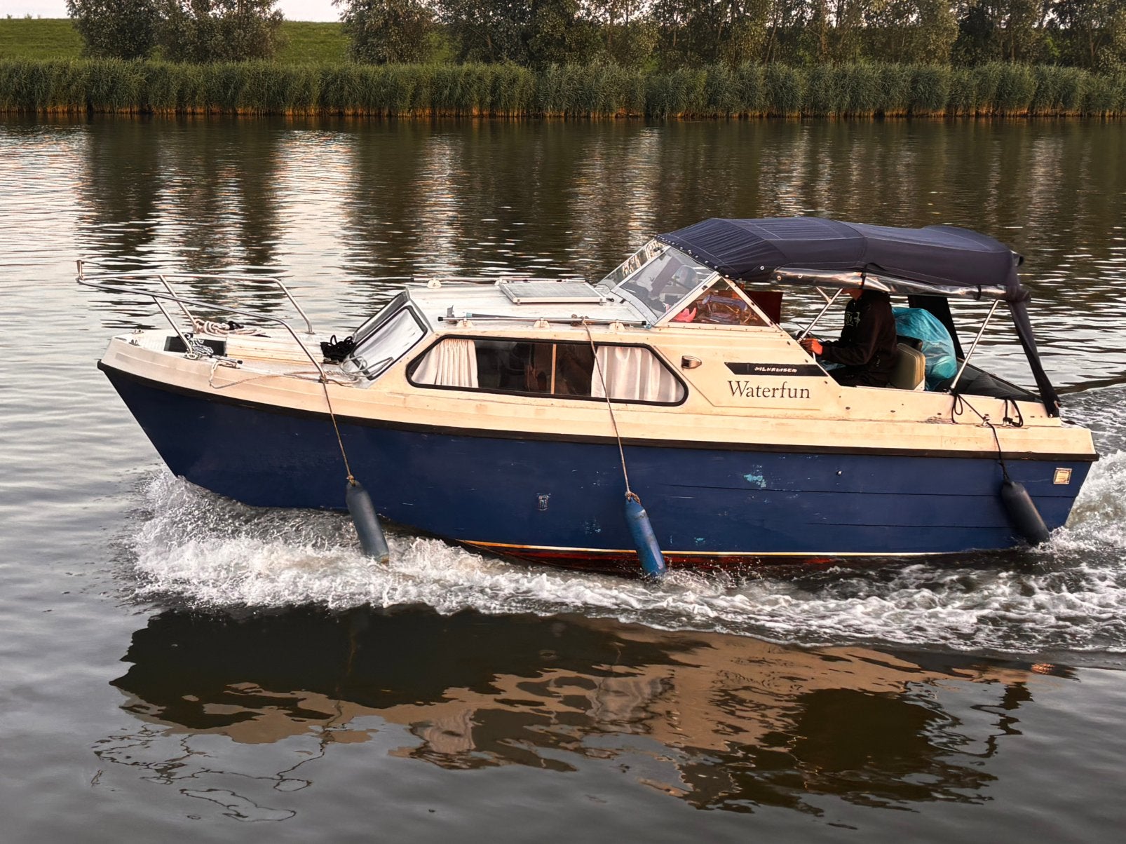 Waterland 750 AK motorjacht motorboot kruiser polyester, Benzine, Overige merken, Walstroom, Zo goed als nieuw