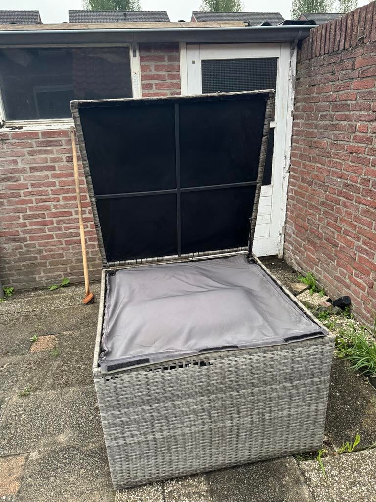 Grijze Wicker Opbergbox voor Tuinkussens, Ophalen of Verzenden, Zo goed als nieuw