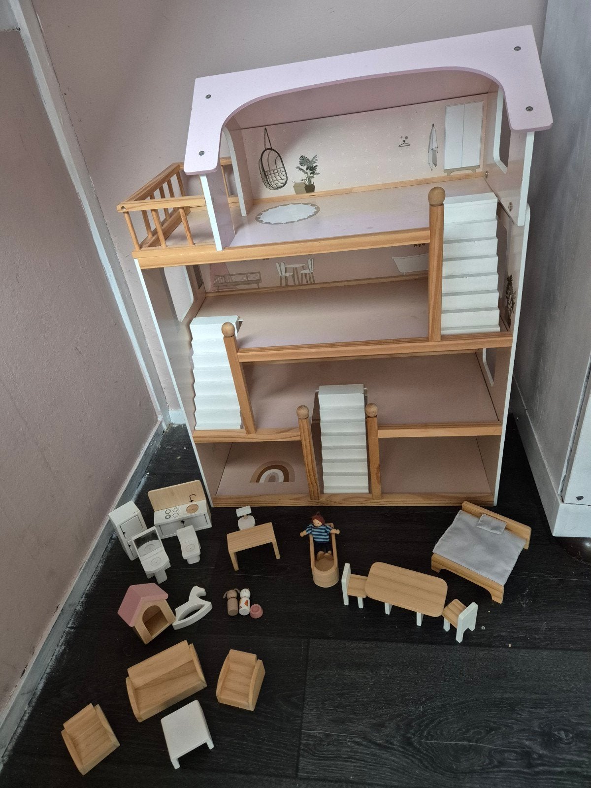 Groot Houten Poppenhuis met Meubels en Poppetjes, Kinderen en Baby's, Speelgoed | Poppenhuizen, Ophalen, Gebruikt, Poppenhuis