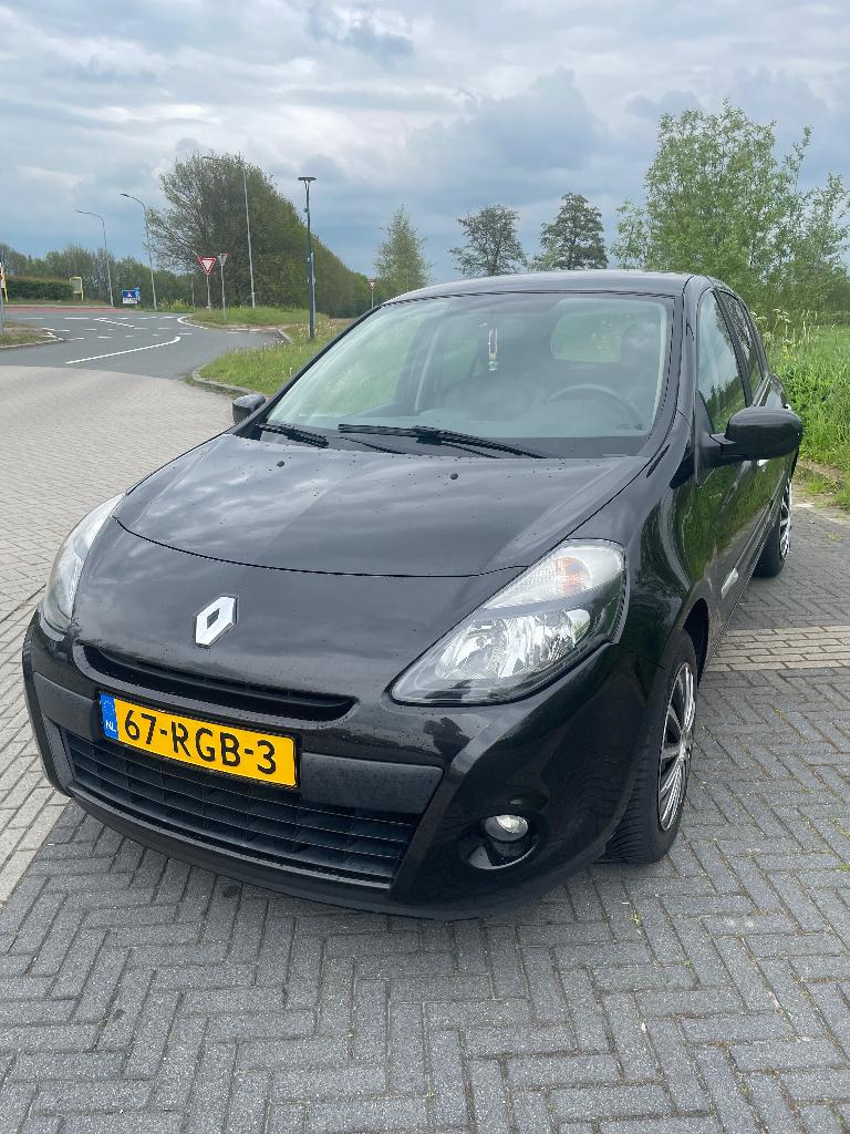 Renault Clio 1.5 DCI 65KW 5-DRS 2011 Zwart, Auto's, Voorwielaandrijving, 4 cilinders, Zwart, Origineel Nederlands
