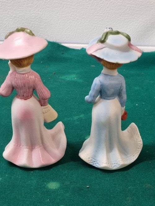 beelden porselein vrouwen 2 stuks, Ophalen of Verzenden