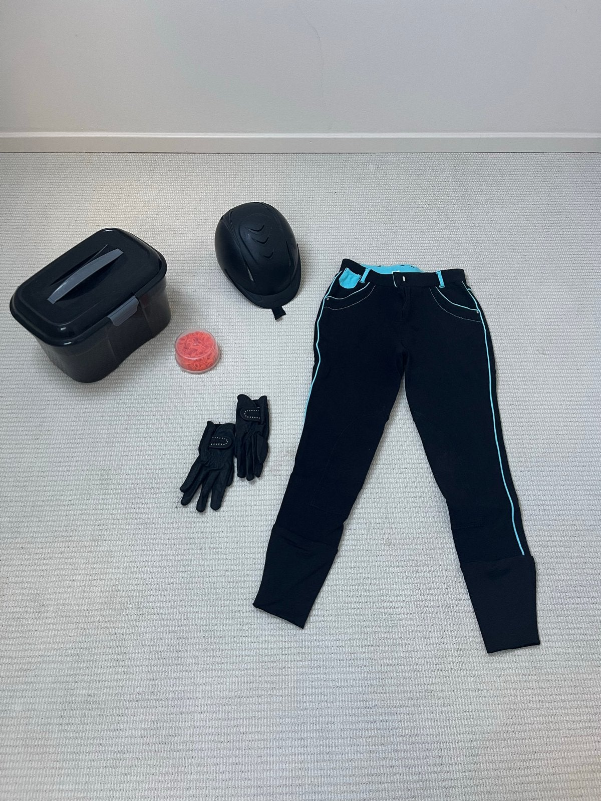 Paardrijbroek, cap en borstelkoffertje ( maat s en 36), Dieren en Toebehoren, Paardrijkleding, Ophalen of Verzenden, Zo goed als nieuw