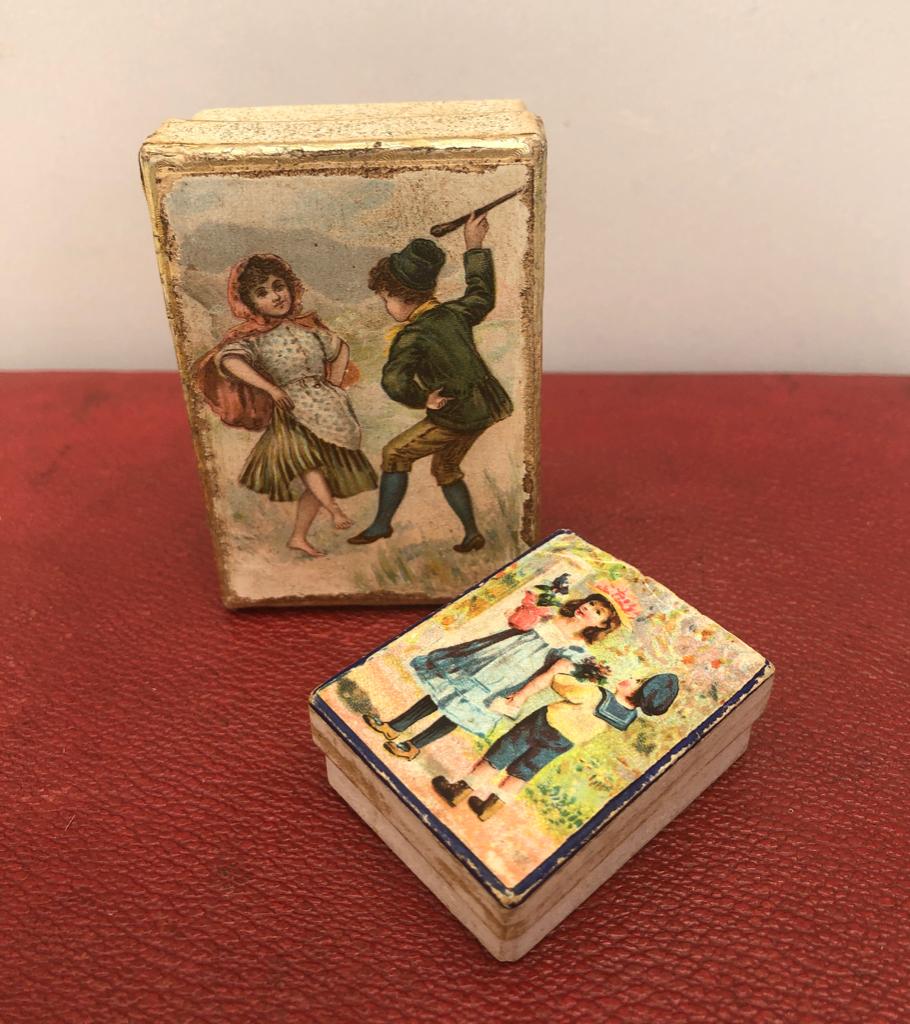 2  Hardkartonnen winkel kado/sieradendoosjes - met prentje, Antiek en Kunst, Ophalen of Verzenden