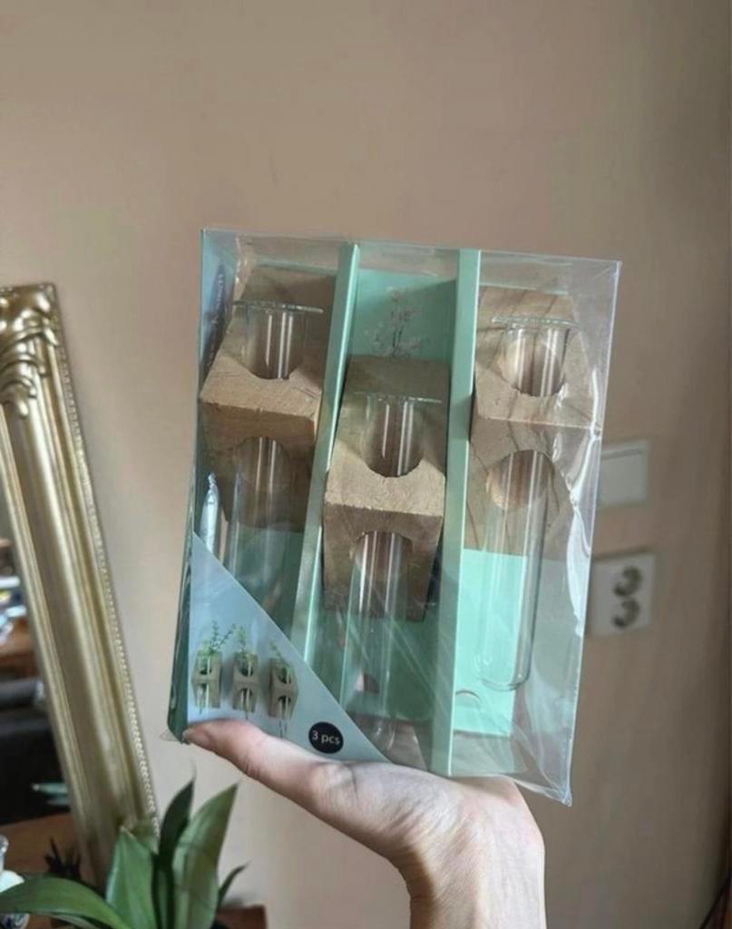 Nieuw in verpakking: drie houten wandvaasjes voor stekjes, Ophalen of Verzenden, Nieuw