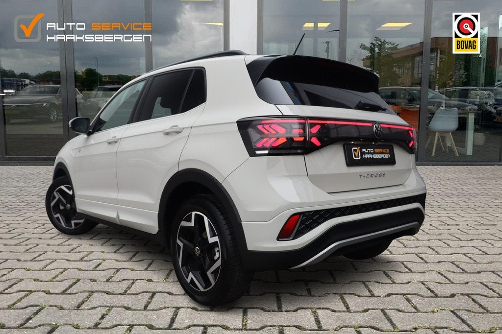 Volkswagen T-Cross 1.5 TSI R-Line | Trekhaak | Camera | ACC, T-Cross, Zwart, 4 cilinders, 150 pk
