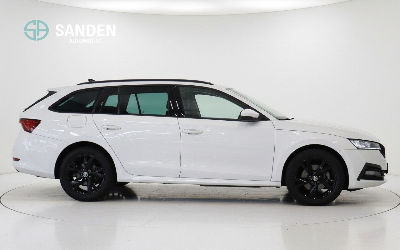Skoda Octavia Combi Skoda Octavia Combi 1.4 TSI iV PHEV Ambi, Auto's, Dealer onderhouden, Stof, Gebruikt, Zwart