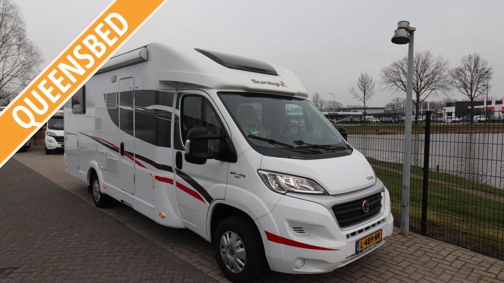 Sunlight T69L 2017 Queensbed Hefbed Luifel Fdrager Omvormer, Caravans en Kamperen, Campers, Sunlight, Ringverwarming, Fiat, Luifel