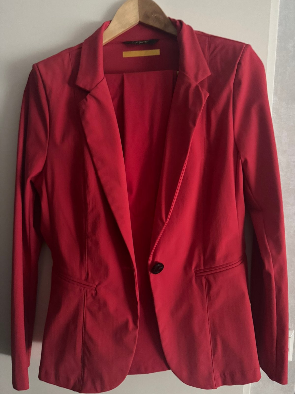 Mooi jasje en broek, Ophalen of Verzenden, Zo goed als nieuw, Maat 38/40 (M), Rood