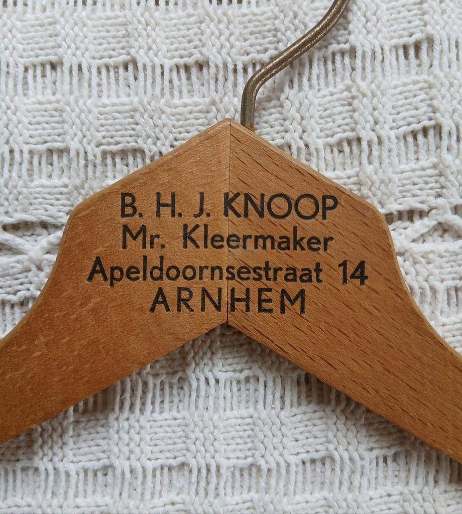 oude kleerhanger Knoop Arnhem, Ophalen of Verzenden, Gebruikt, Gebruiksvoorwerp