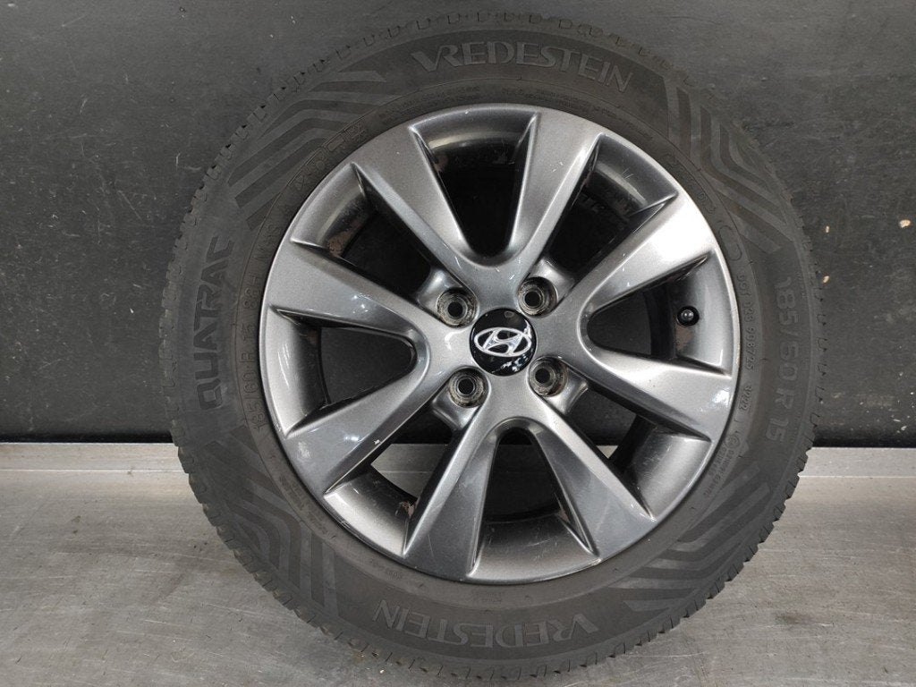 Velgen set + banden Hyundai I20 (185-60-R15), Auto-onderdelen, Gebruikt, 15 inch, Banden en Velgen, Personenwagen