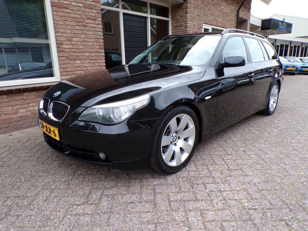 BMW 5-serie Touring 545i Automaat / Leder / Panoramadak / Na, Auto's, BMW, Automaat, Achterwielaandrijving, Gebruikt, 1700 kg