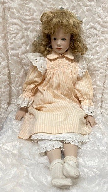 Hildegard Günzel Manon porselein 65cm 1984., Verzamelen, Gebruikt, Hildegard Günzel, Ophalen of Verzenden, Pop