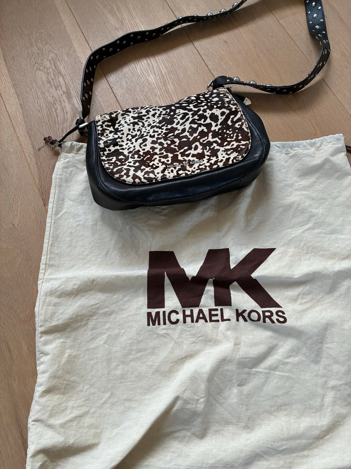 Michael Kors crossbody tas - zwart leer met koeienhuid, Ophalen of Verzenden, Zo goed als nieuw, Zwart, Schoudertasje