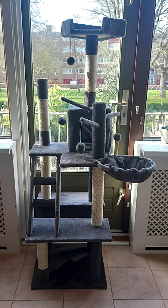 Hoog grijs krabmeubel met veel ligplekjes en krabstammen, Dieren en Toebehoren, Ophalen, Krabpaal