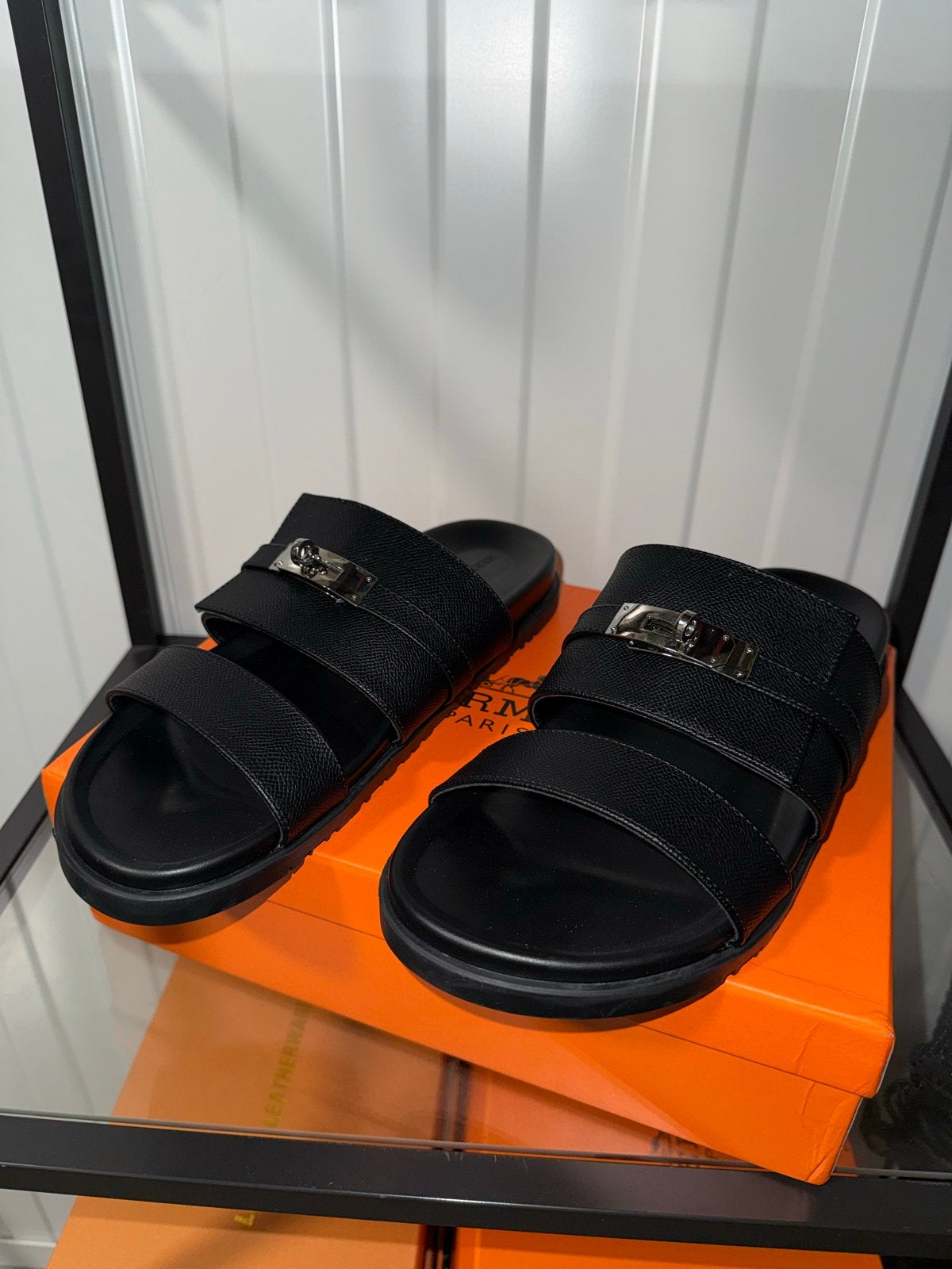 Luxe Hermès Slippers - Zwart, Ophalen of Verzenden, Zo goed als nieuw, Zwart, Slippers