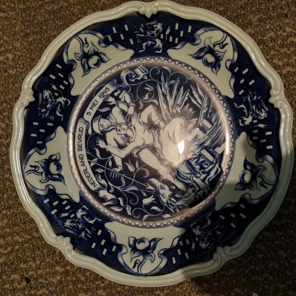 Delfts Blauw bord  Nederland bevrijd, Antiek en Kunst, Ophalen