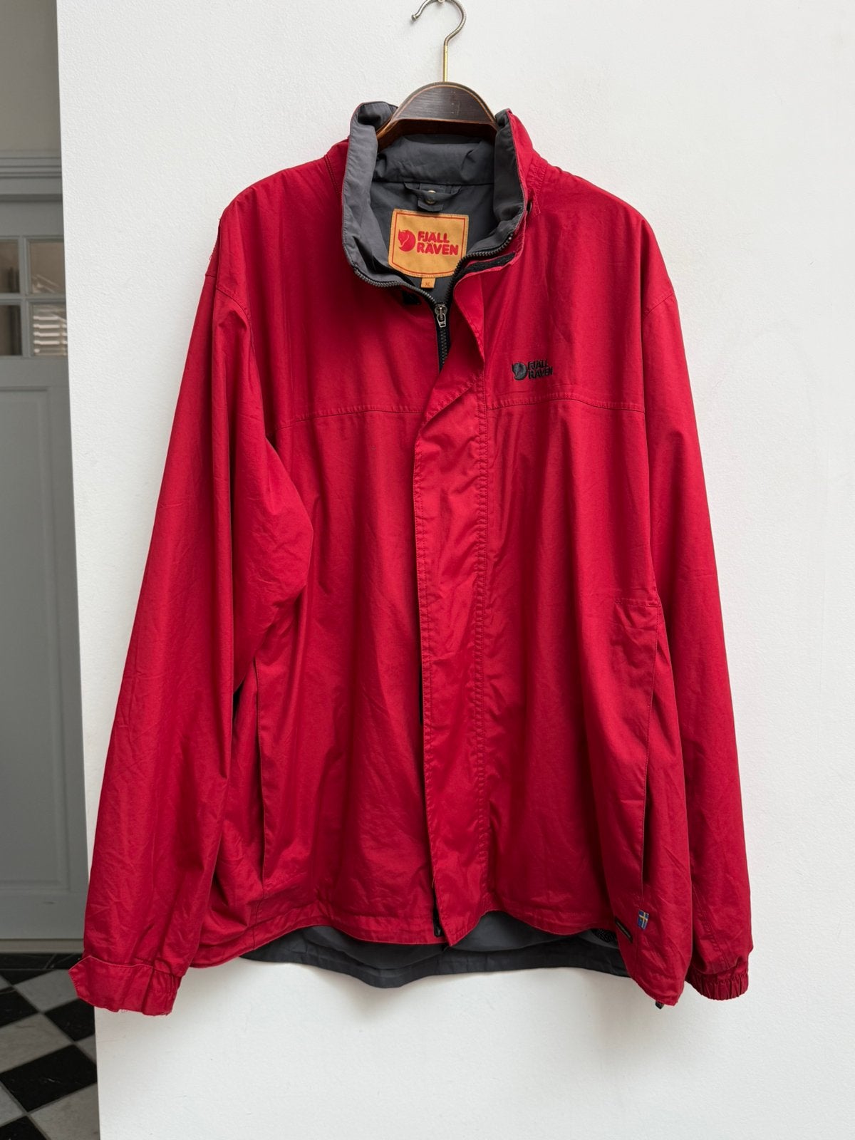 Fjällräven Hydratic jas in rood, Kleding | Heren, Ophalen of Verzenden, Zo goed als nieuw, Maat 52/54 (L), Rood