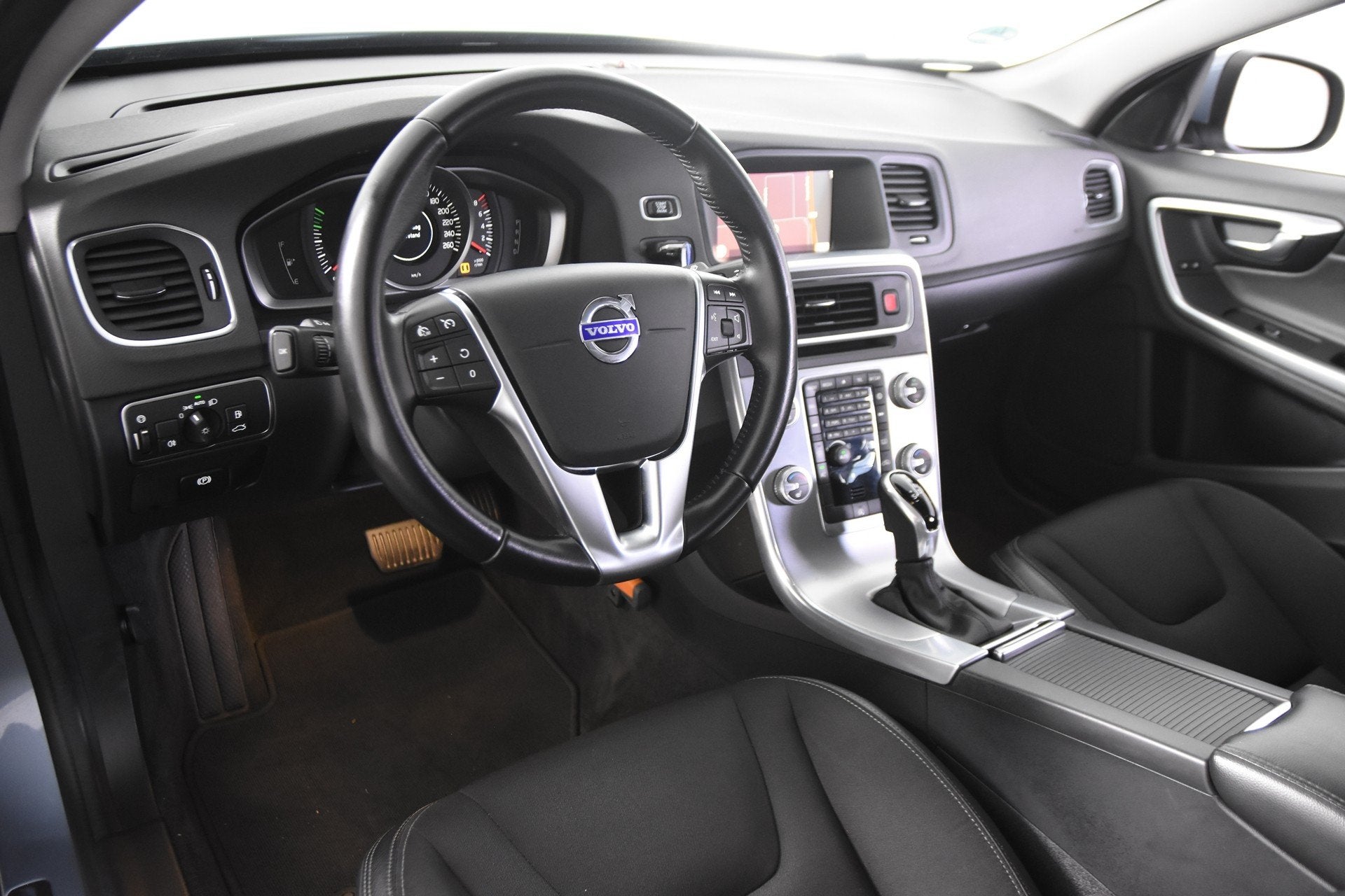 Volvo V60 1.5 T3 Polar+ *Leer*Navigatie*Schuifdak*Stoelverwa, 4 cilinders, Automatische klimaatregeling, Blauw, Leder en Stof