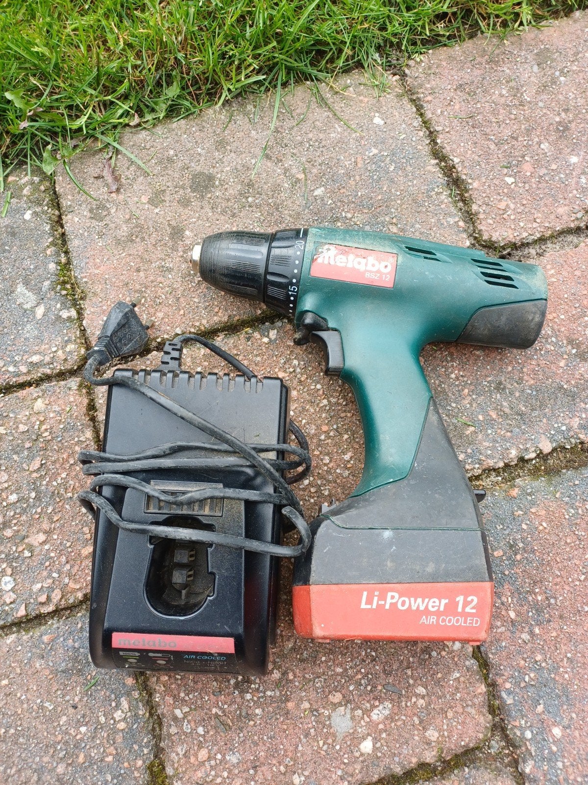Metabo Li-Power BSZ12 Accuboormachine met lader, Ophalen, Gebruikt, Variabele snelheid, Boor- en Schroefmachine