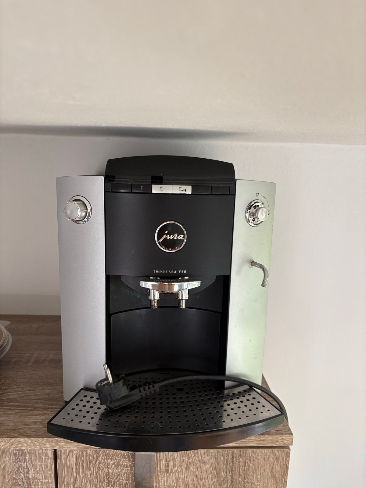 Gebruikt Jura Impressa F50 Espresso Apparaat, Witgoed en Apparatuur, Koffiezetapparaten, Ophalen, Afneembaar waterreservoir, Gebruikt
