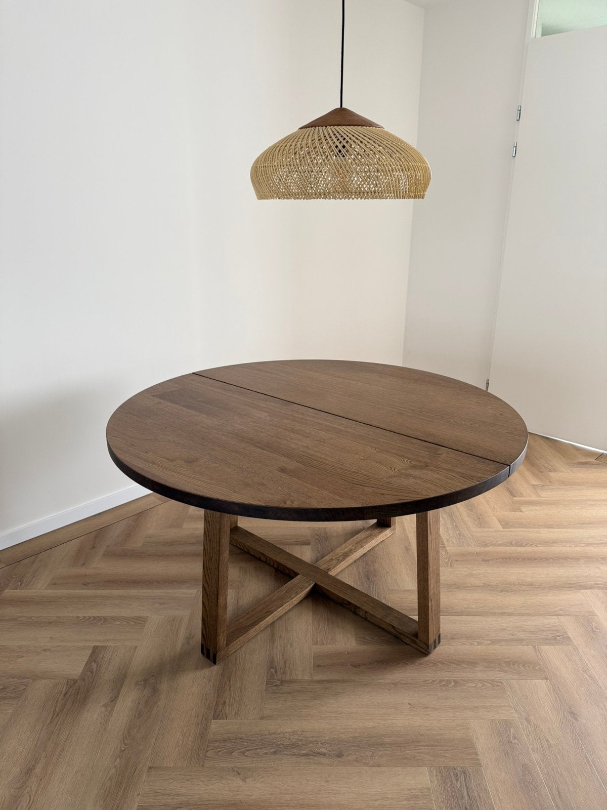 IKEA MÖRBYLÅNGA ronde eettafel 145 cm – eikenfineer bruin, Ophalen, Zo goed als nieuw, Rond, 100 tot 150 cm
