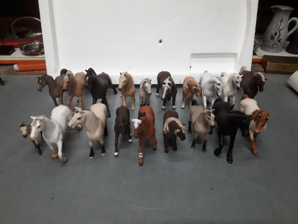 19 SCHLEICH PAARDEN IN NIEUWSTAAT ( per stuk te koop ), Ophalen of Verzenden, Zo goed als nieuw, Jongen of Meisje