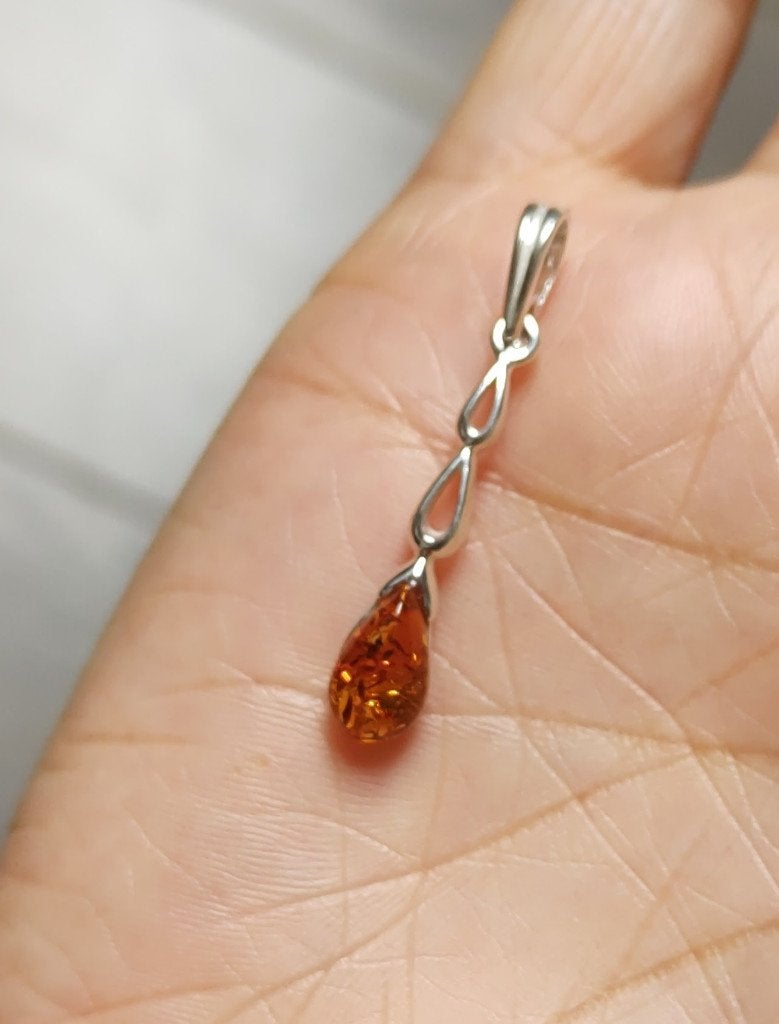 925 zilveren hanger met natuurlijke Barnsteen(Amber), Sieraden, Tassen en Uiterlijk, Kettinghangers, O.T., Overige voorstellingen