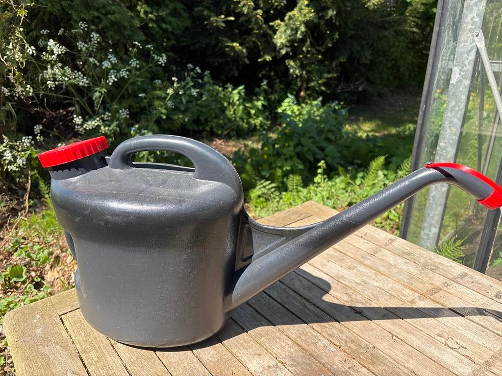 Nieuwe gieter met rode dop - 10 liter, Ophalen of Verzenden, Nieuw
