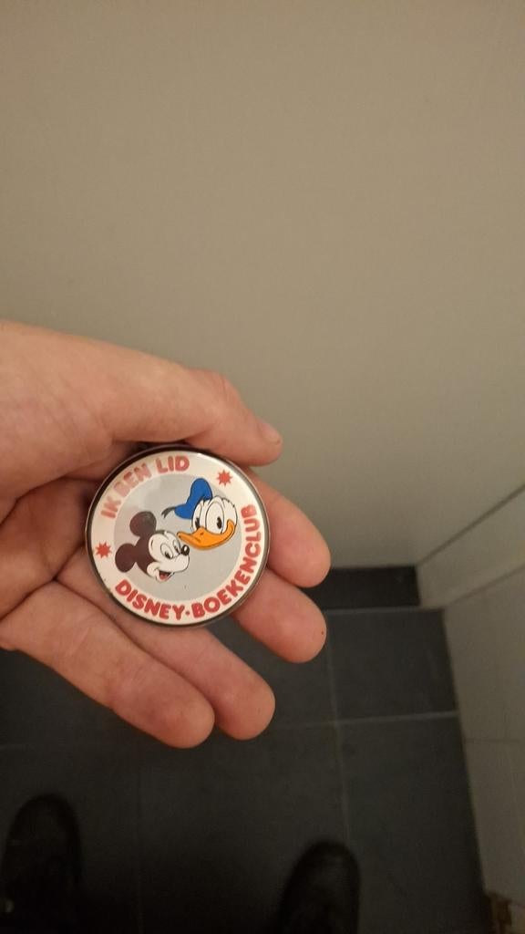 Disney en Bassie & Adriaan buttons, Verzamelen, Ophalen of Verzenden, Donald Duck, Gebruikt, Overige typen