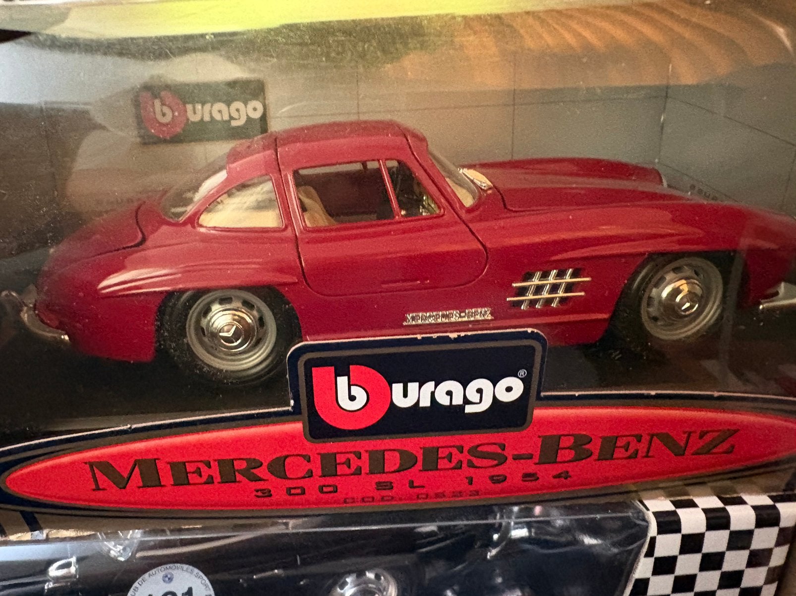 Mercedes.  300. S L .           Burago, Ophalen of Verzenden, Zo goed als nieuw, Bburago