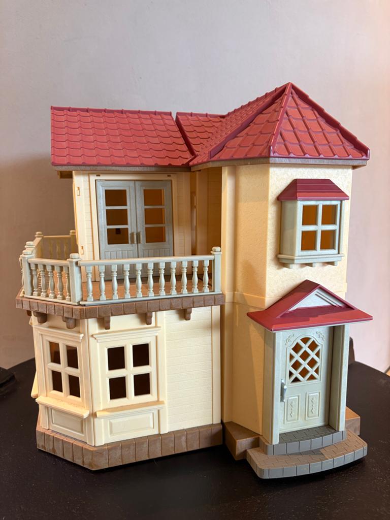 Sylvanian Family Huis met Compleet Interieur & Poppetjes, Ophalen of Verzenden, Zo goed als nieuw, Poppenhuis