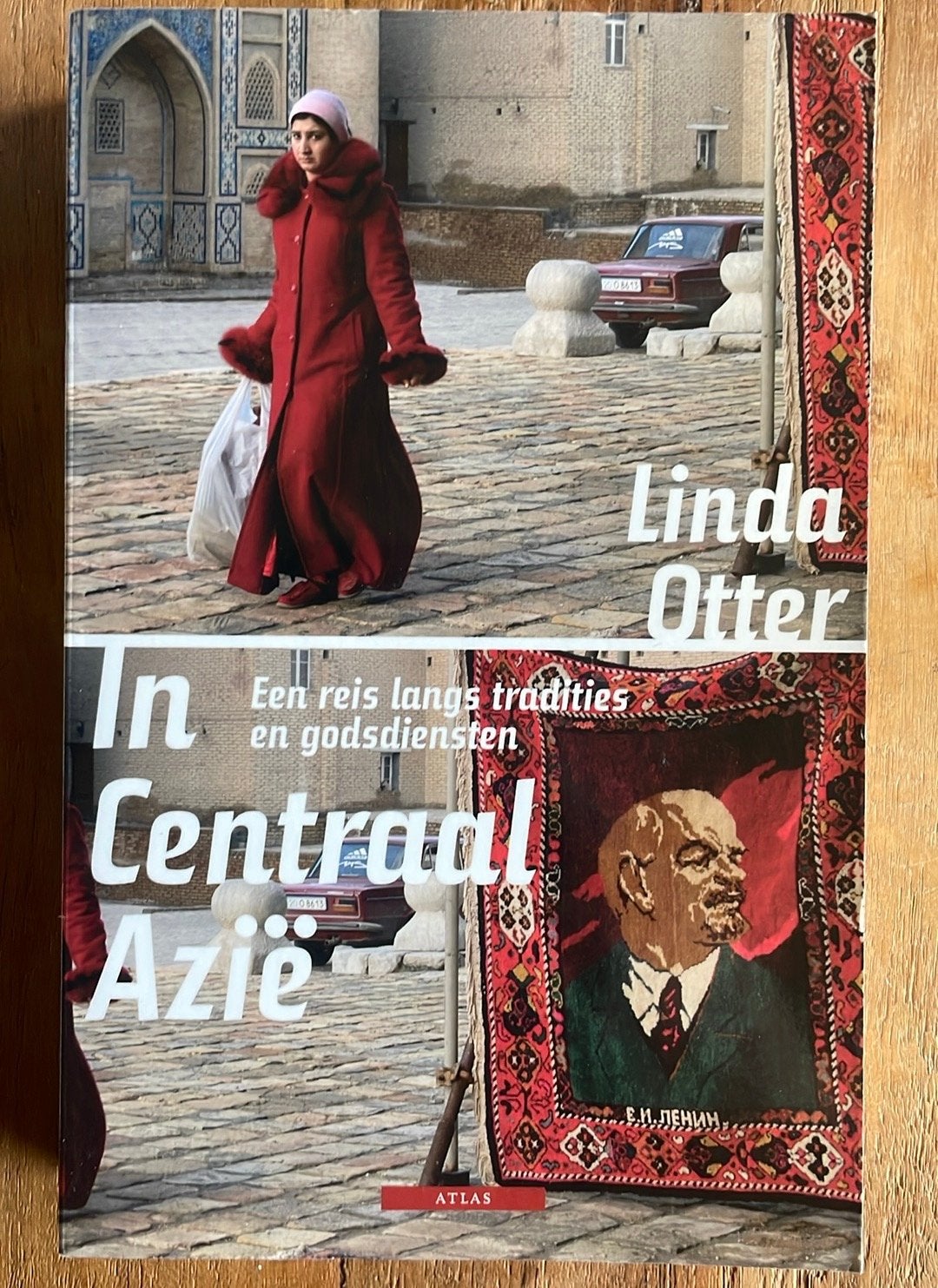 In Centraal Azië: Een reis langs tradities en godsdiensten, Boeken, Ophalen of Verzenden, Zo goed als nieuw, Reisgids of -boek