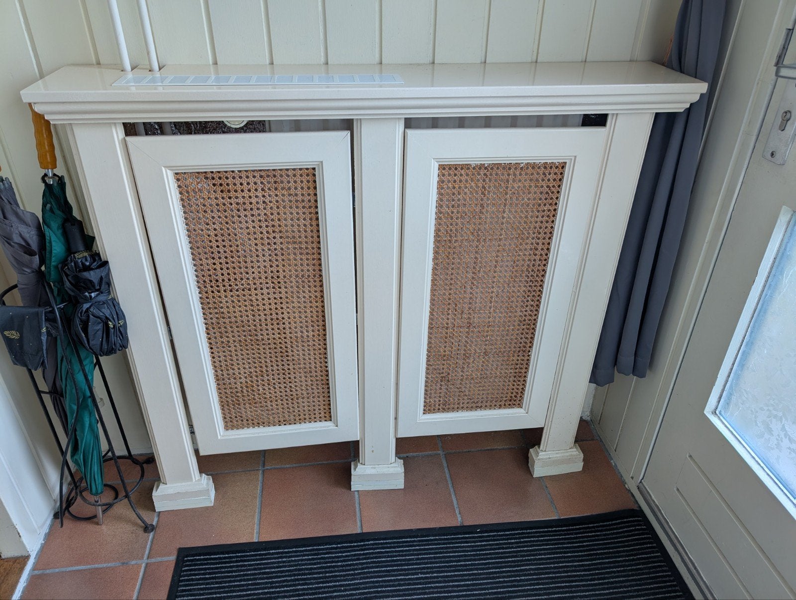 Radiatorombouw met rotan inzet, Ophalen, Gebruikt