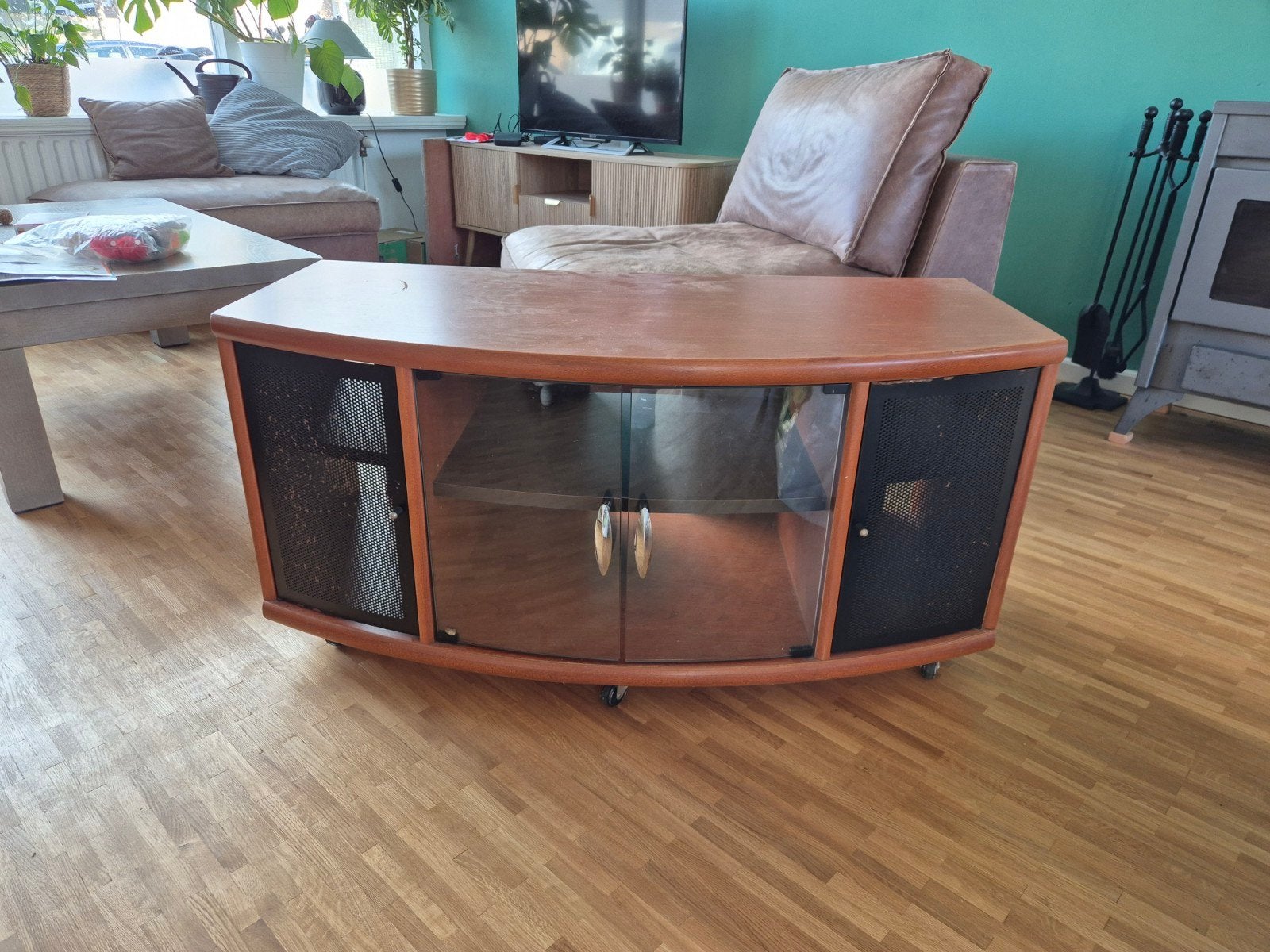 TV kastje op wieltjes - Gratis, Huis en Inrichting, Ophalen, Gebruikt, 100 tot 150 cm, Minder dan 100 cm