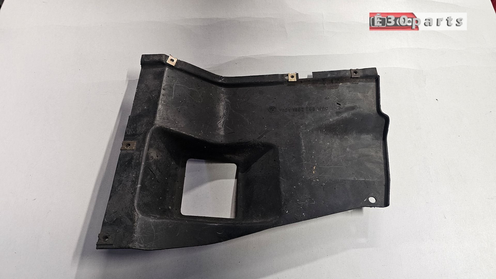 Afdekking Binnenscherm airduct rechts BMW 3 serie E30 517119, Auto-onderdelen, Carrosserie en Plaatwerk, Bumper, BMW, Gebruikt