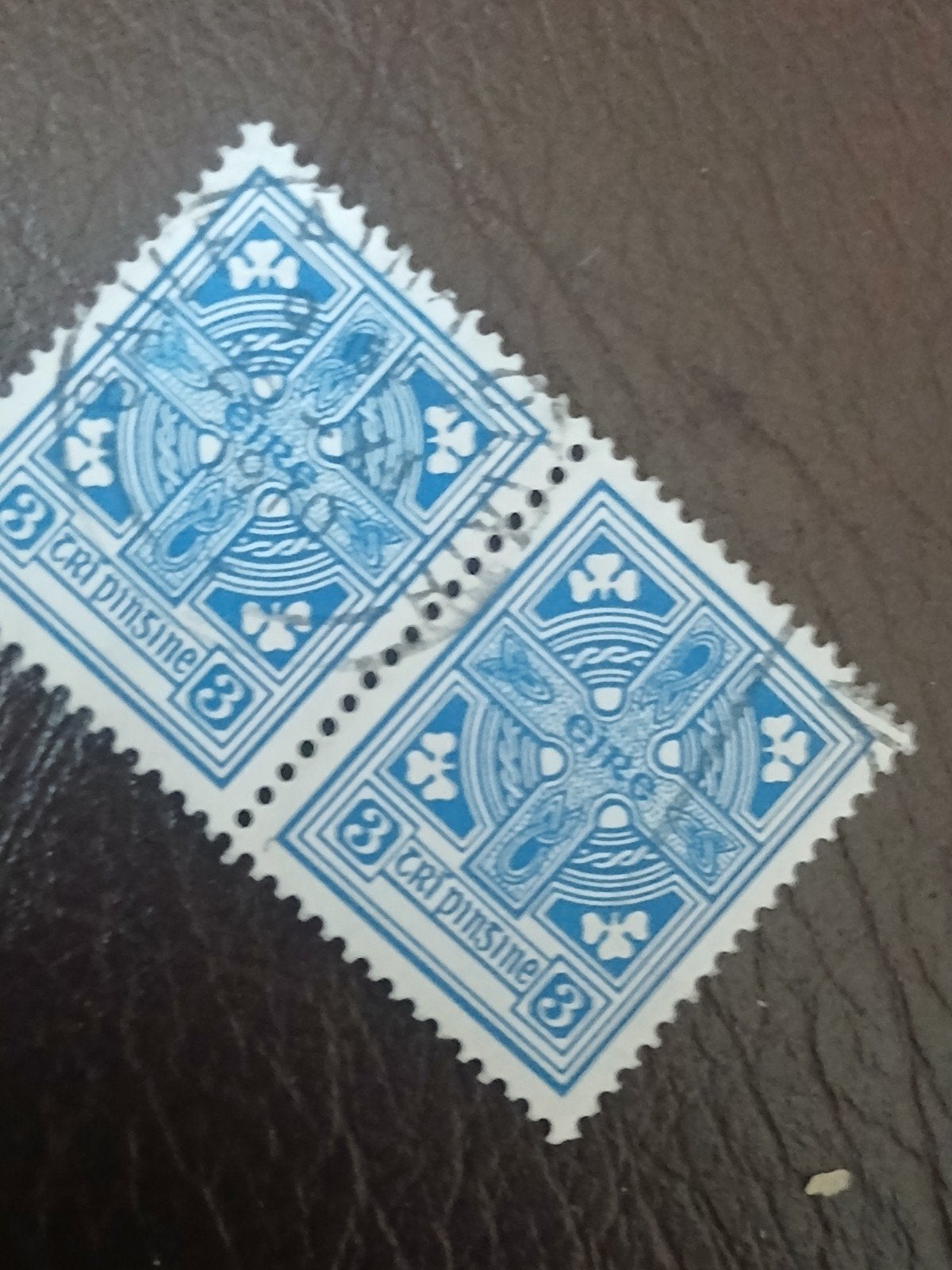 Ierse postzegels 3d Keltisch Kruis (2 stuks), Ophalen of Verzenden, Na 1940, Postfris