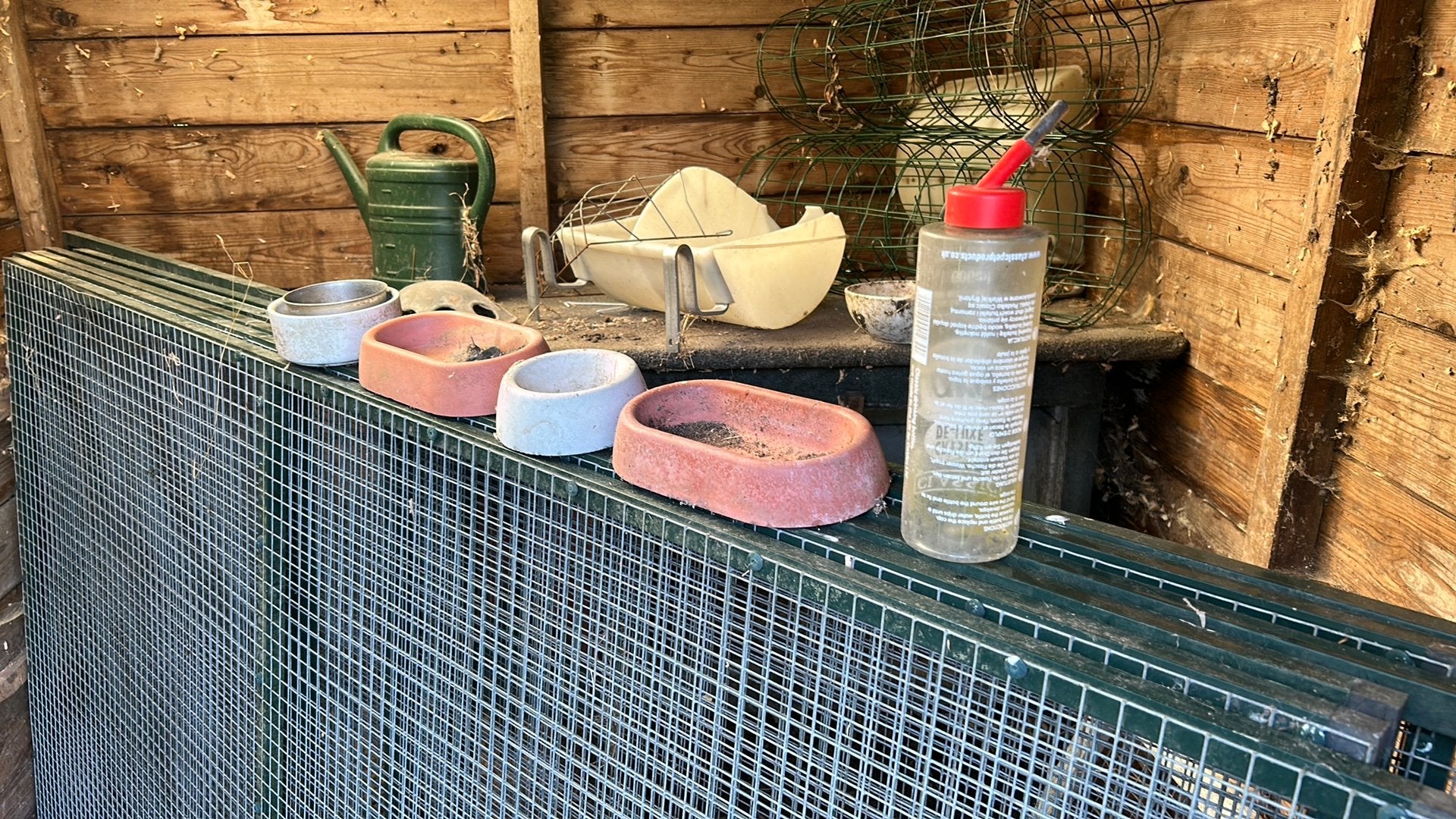 Voer bakken zelf nog schoonmaken, Ophalen, Zo goed als nieuw, Voerbakje