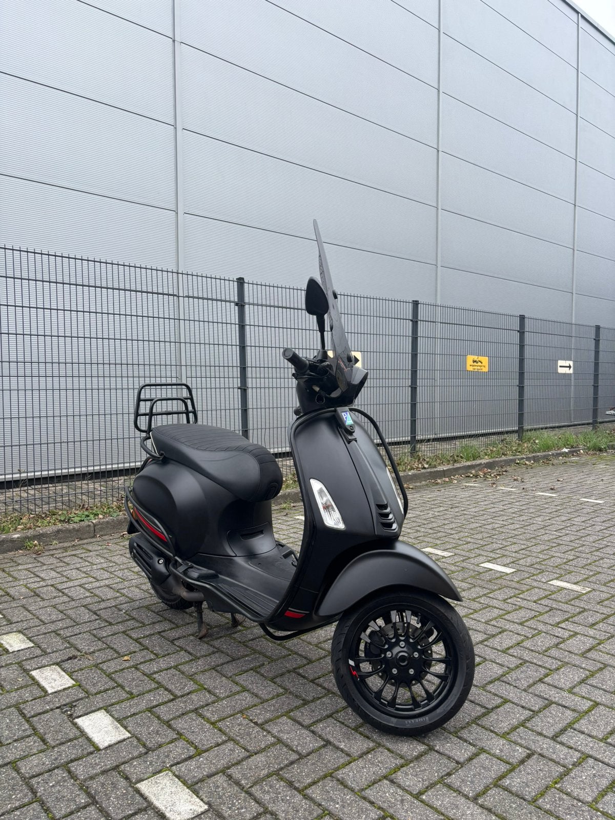 Vespa Sprint 50 Brom mat zwart, Fietsen en Brommers, Ophalen, Maximaal 45 km/u, Vespa S, Zo goed als nieuw