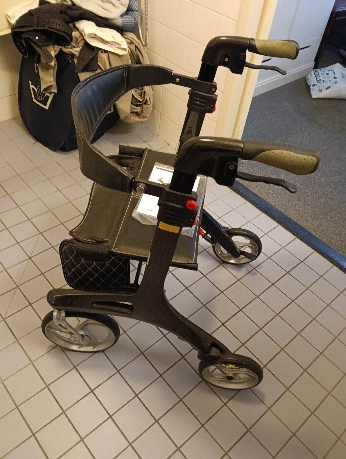 rollator nitro carbon vrijwel nieuw, Diversen, Ophalen, Lichtgewicht, Zo goed als nieuw